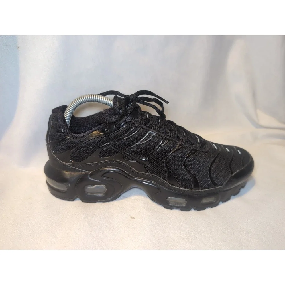 Nike Air Max Plus Triple Black Sneakers, Size 7Y/ Women's 8.5 CD0609-001